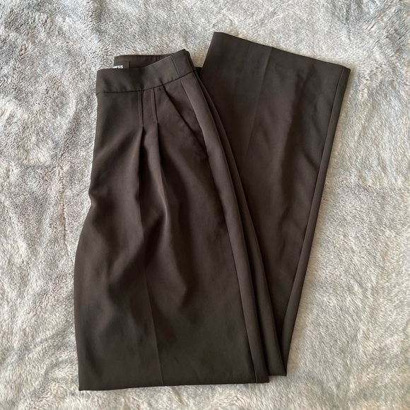 Express Tall Super High Waisted Pleated Wide Leg Pant - Picture 3 of 7